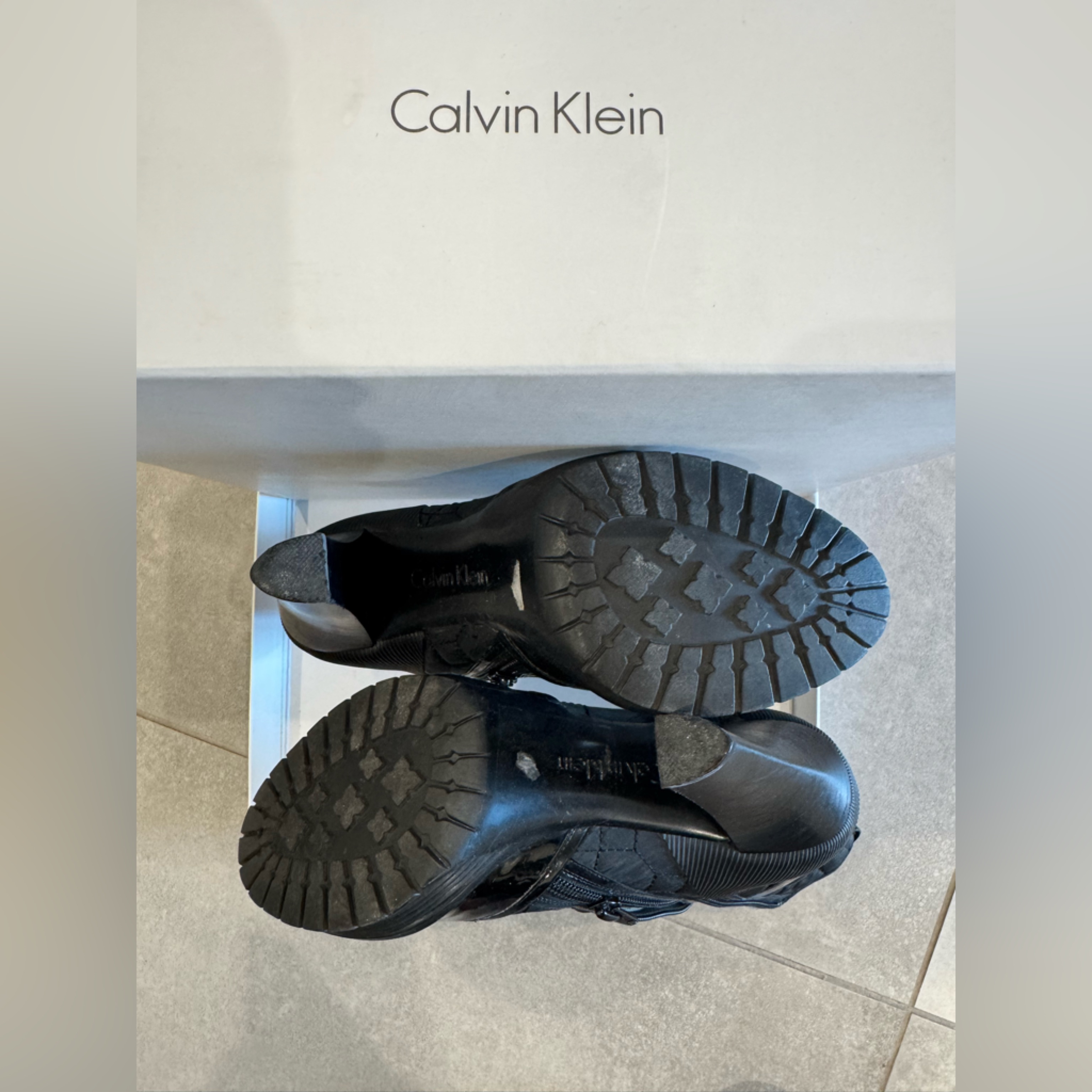 Calvin Klein Diamond Quilted Nylon Leather Trim Heel Ankle Booties Blk Sz 5 1/2